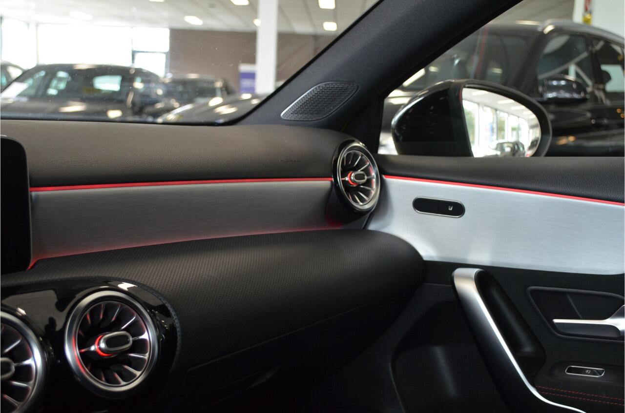 Mercedes-Benz A-KLASSE 250 e Business Solution AMG Sfeerverlichting | Widescreen | Carplay | Stoelverwarming | Night pakket