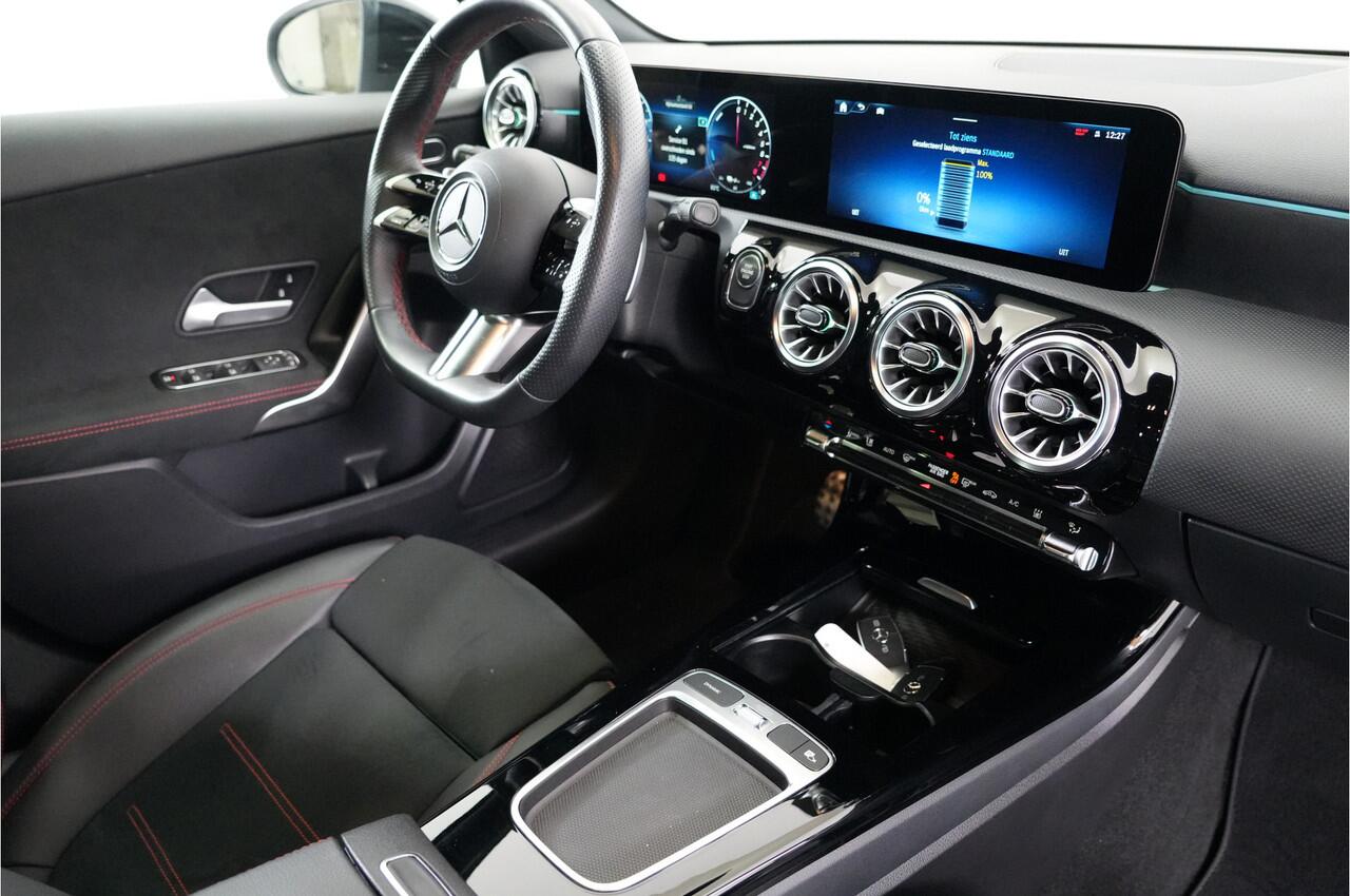 Mercedes-Benz A-KLASSE 250 e AMG Night PHEV 218 pk | Trekhaak | Virtual | Camera | Stl. verw. | Sfeerverl. | Dodehoek |