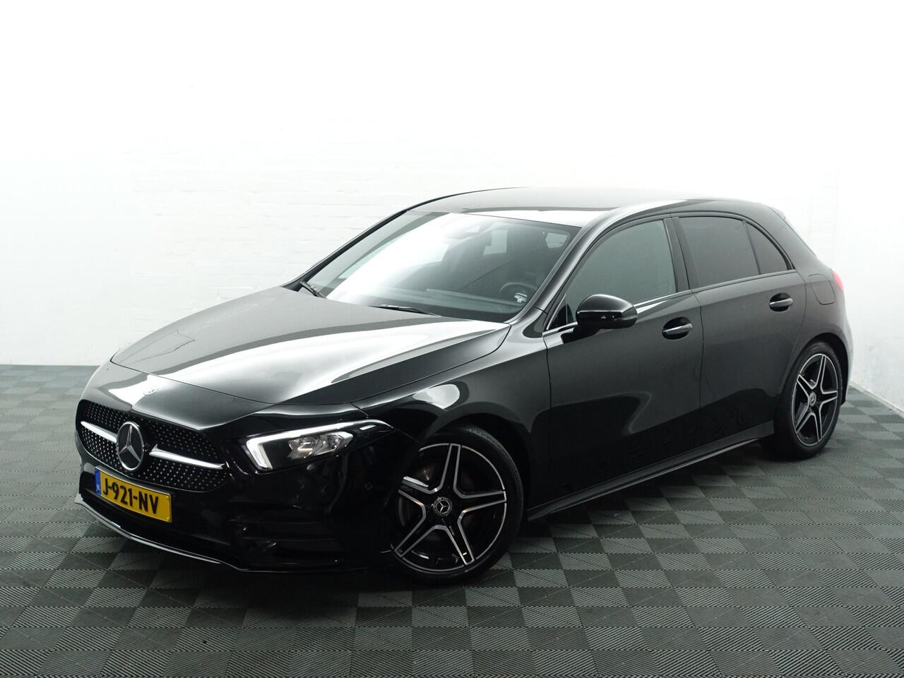 Mercedes-Benz A-KLASSE 180 AMG Night Edition Aut- Xenon Led, Camera, Stoelverwarming, Sfeerverlichting, Sport Alcantara Interieur