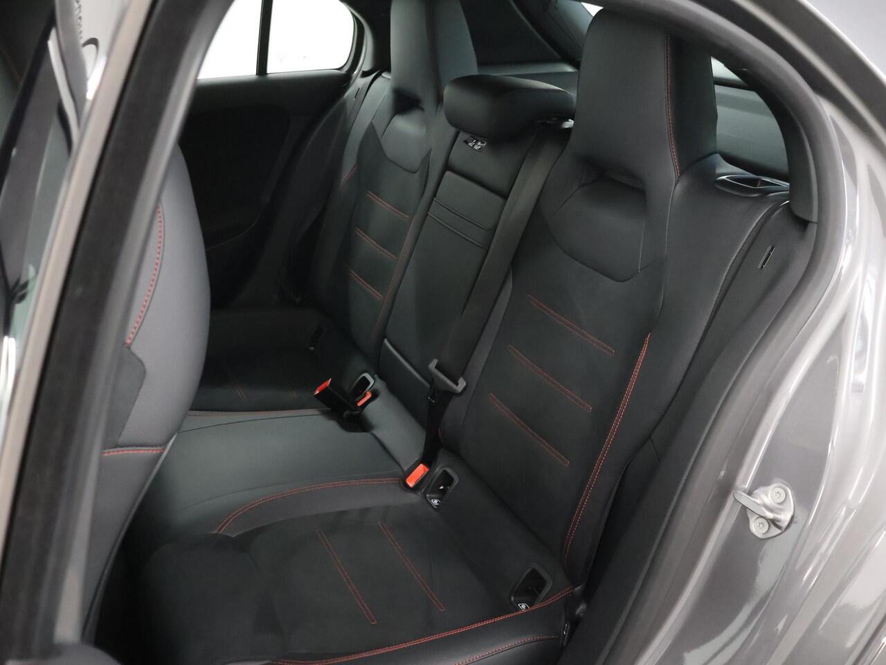 Mercedes-Benz A-KLASSE 250 e AMG Line | Achteruitrijcamera | Panoramadak | Sfeerverlichting | Stoelverwarming |