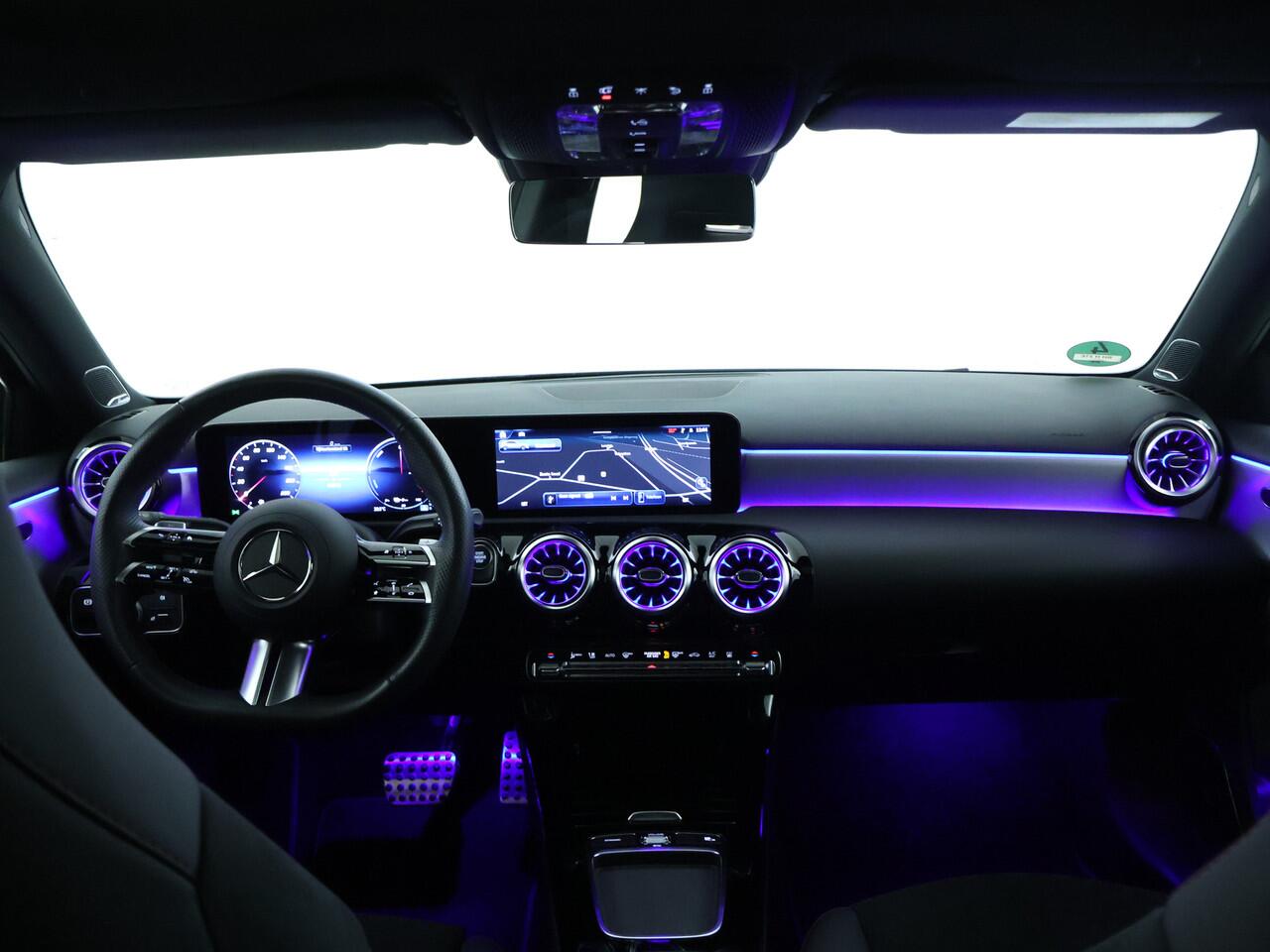 Mercedes-Benz A-KLASSE 250 e AMG Plug-In Hybride | Panorama Schuif/Kanteldak | Sfeerverlichting | Distronic | Burmester® | Multibeam Koplampen | Multi-spaaks LM velgen | Premium Pack Inclusief 24 maanden MB Certified garantie voor Europa.