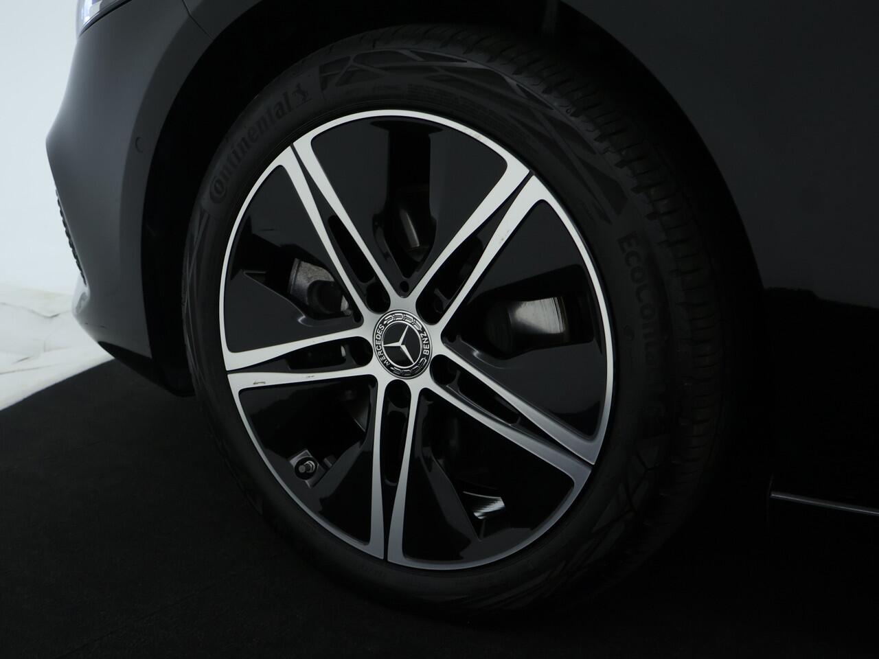 Mercedes-Benz A-KLASSE 250 e Plug-In Hybride | Progressive Line Advanced Plus | Night Pakket | Trekhaak | Dodehoek Assist | 360°-Camera | Panorama Schuif-Kanteldak | Inclusief 24 maanden MB Certified garantie voor Europa.