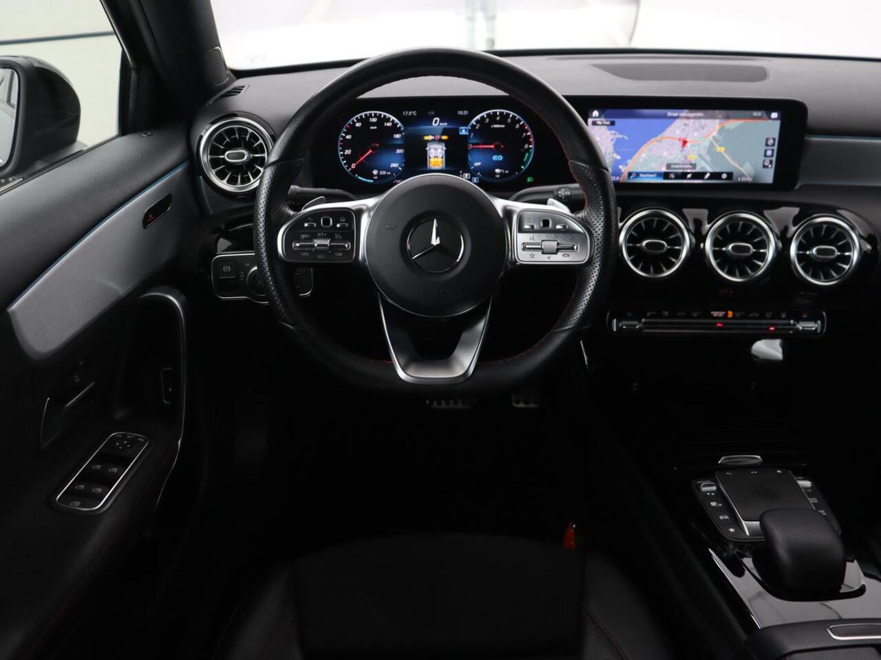 Mercedes-Benz A-KLASSE 250e AMG Limited | Carplay | Stoelverwarming | Leder/Alcantara | Widescreen | Sfeerverlichting | Navigatie | Camera | Full LED | Park Assist | PHEV | Plug In