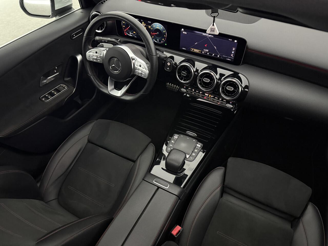 Mercedes-Benz A-KLASSE 180 AMG | Pano | Virtual | Camera | Cruise | Carplay | Stoelverw. | Navi | NAP