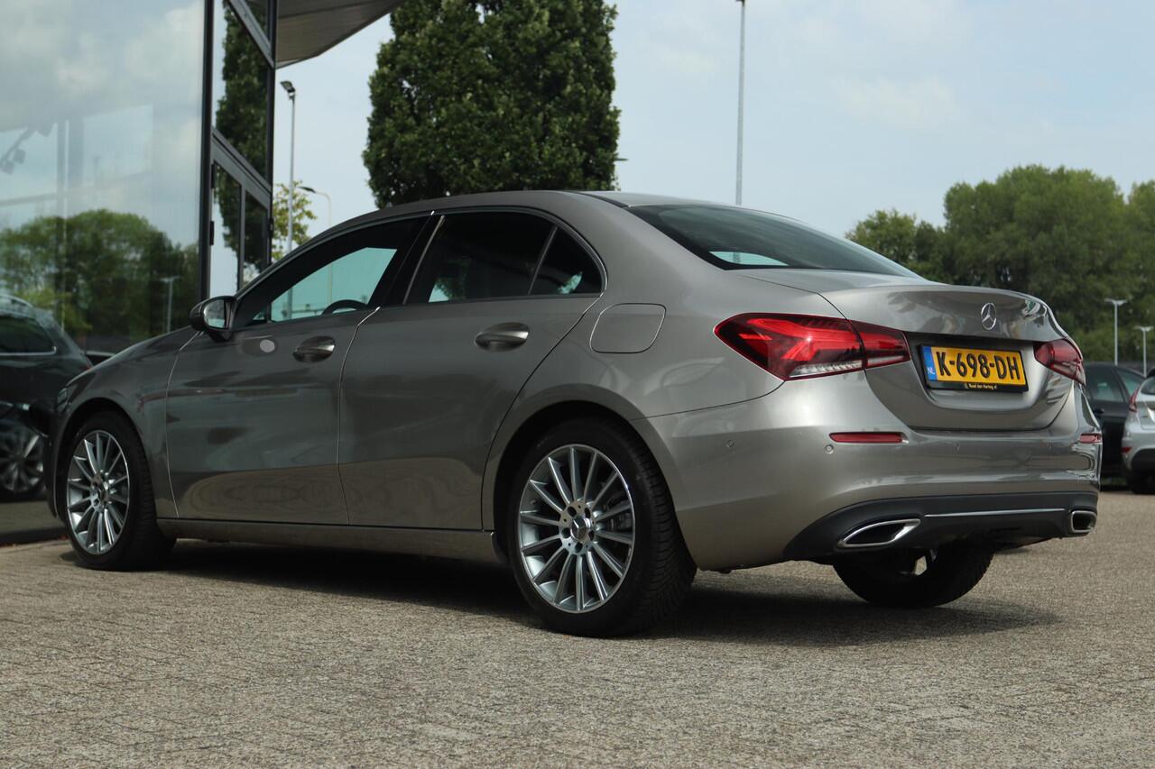Mercedes-Benz A-KLASSE 180 PREMIUM PLUS | LED | NAVI | TREKHAAK | PDC | STOELVER. | WIDESCREEN