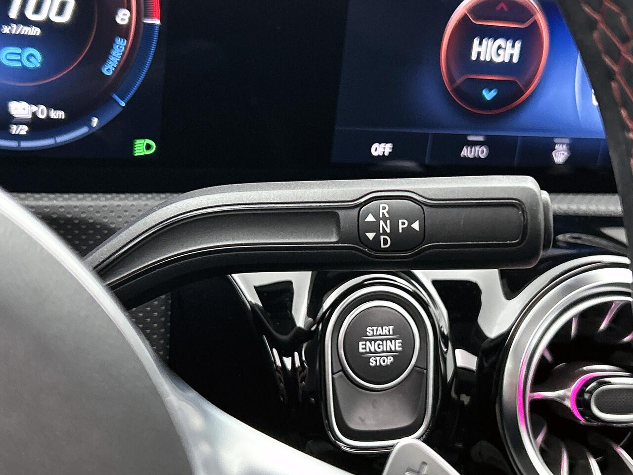 Mercedes-Benz A-KLASSE 250 e Premium Plus | Panoramadak | Achteruitrijcamera | Sfeerverlichting | Apple Carplay | Inclusief 24 maanden MB Certified garantie voor Europa.