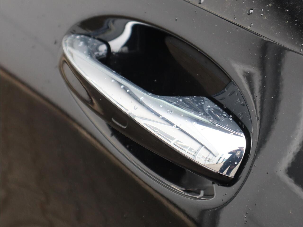 Mercedes-Benz A-KLASSE 250 e Star Edition AMG Line | Panoramadak | Multispaak | LED | Burmester | Camera | LED | Automaat