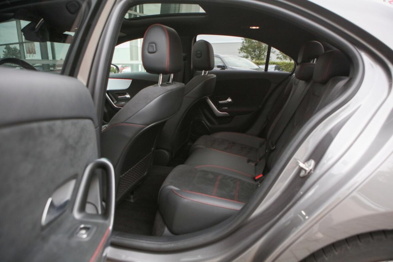 Mercedes-Benz A-KLASSE 180 Bns Sol. AMG | Pano | Sfeerverlichting |