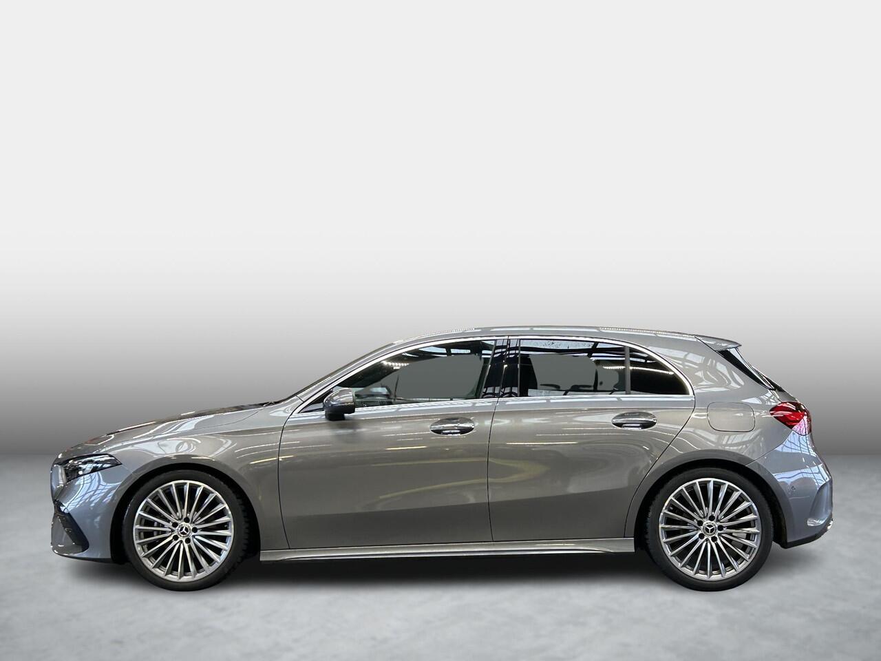 Mercedes-Benz A-KLASSE 180 AMG Line | Panoramadak | MULTIBEAM LED Koplampen | Dodehoekassistent | Advanced Sound System | Apple CarPlay | Android Auto | Augmented Reality voor Navigatie | Donkergetint Glas Achter | Sfeerverlichting | Stoelverwarming