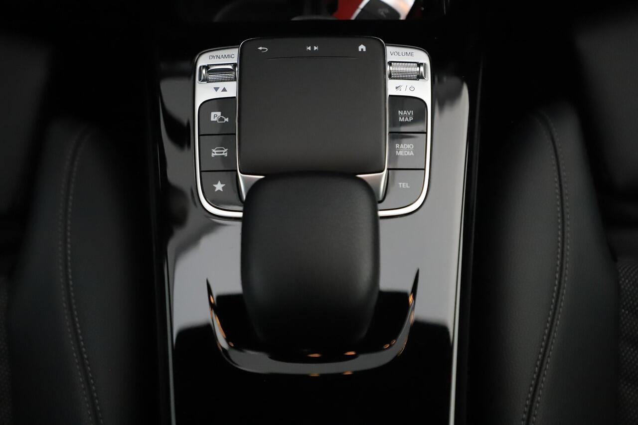 Mercedes-Benz A-KLASSE 180 d Business Solution Automaat Half Leder Sportstoelen Widescreen Navigatie Carplay Android Clima Cruise Achteruitrijcamera Getint Glas