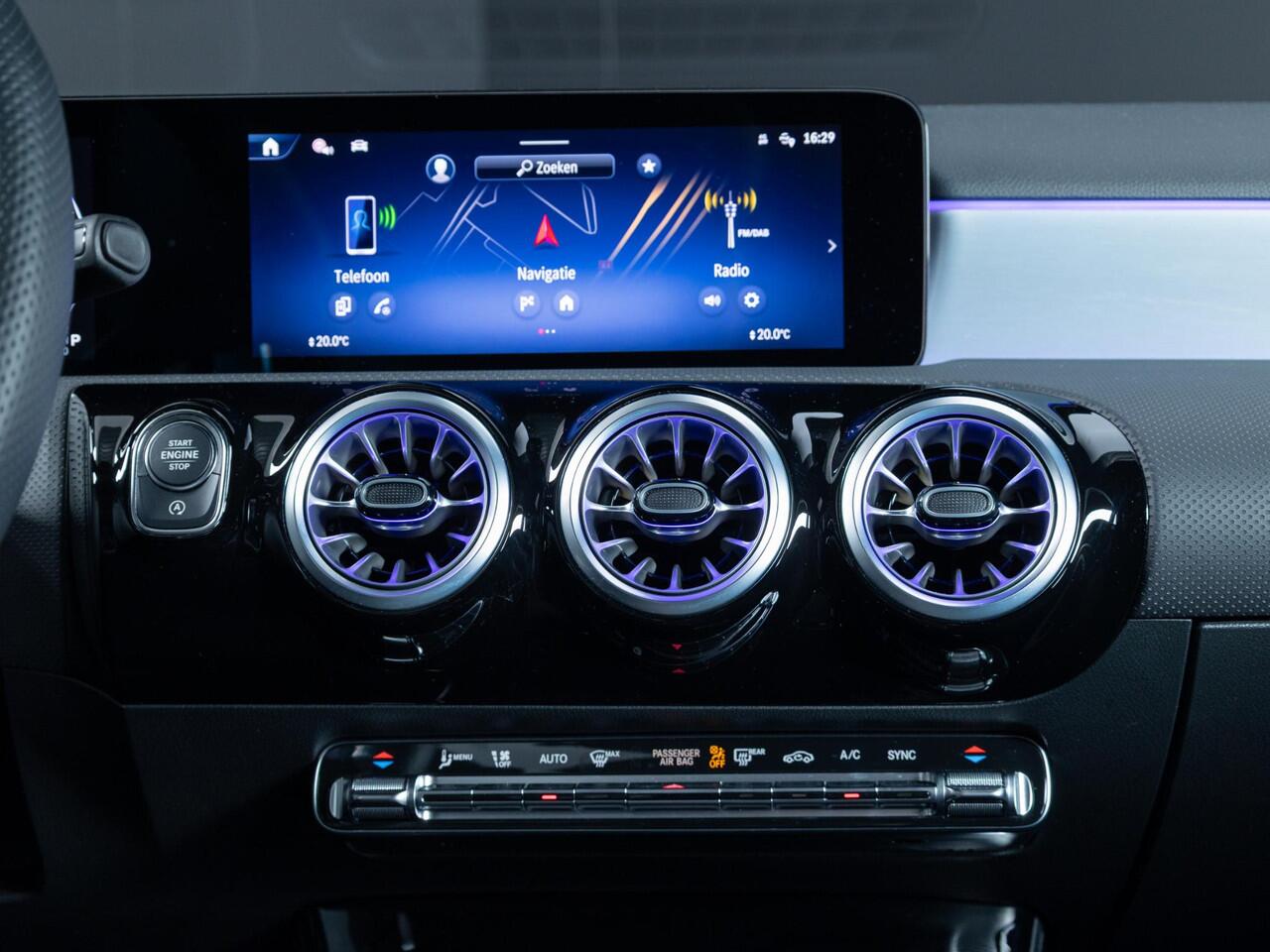 Mercedes-Benz A-KLASSE Hatchback 180 Star Edition AMG Limited Premium PLUS | Panorama dak