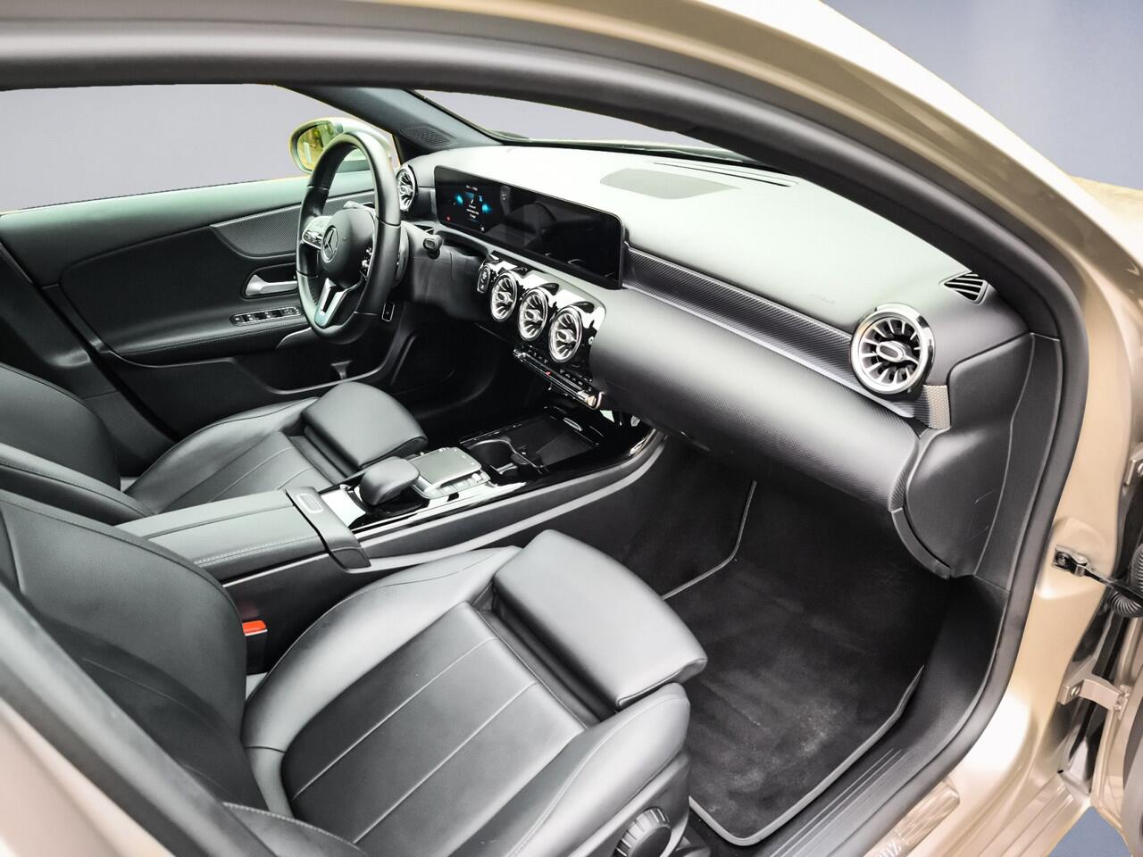 Mercedes-Benz A-KLASSE 200 Business Solution Luxury 1e-Eig. & Dealer-Onderh. BOVAG-Garantie. NL-Auto.