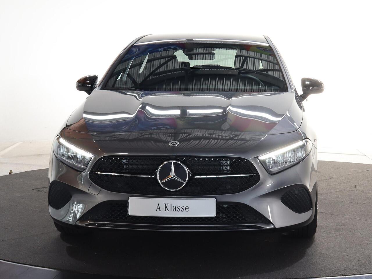 Mercedes-Benz A-KLASSE 180 Star Edition Luxury Line | Night | Achteruitrijcamera | LED-koplampen | Dodehoekassistent