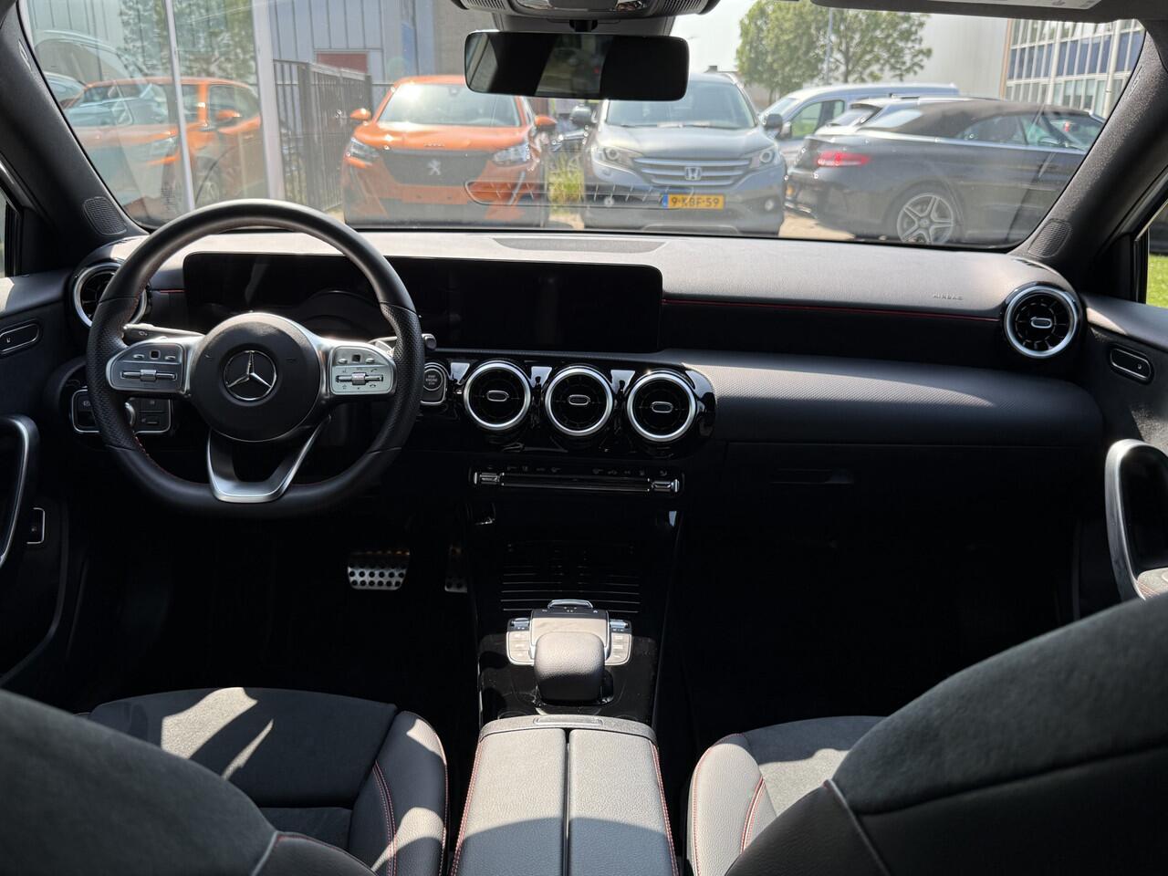 Mercedes-Benz A-KLASSE 250 e Business Solution AMG Camera | Dubbele klok