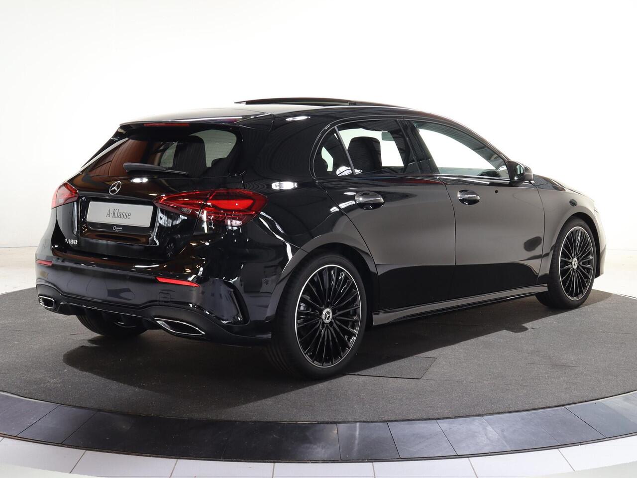 Mercedes-Benz A-KLASSE 180 Business Solution AMG | Panoramaschuifdak | Premium plus | Head-Up | Stoelverwarming | Achteruitrijcamera | MULTIBEAM LED |