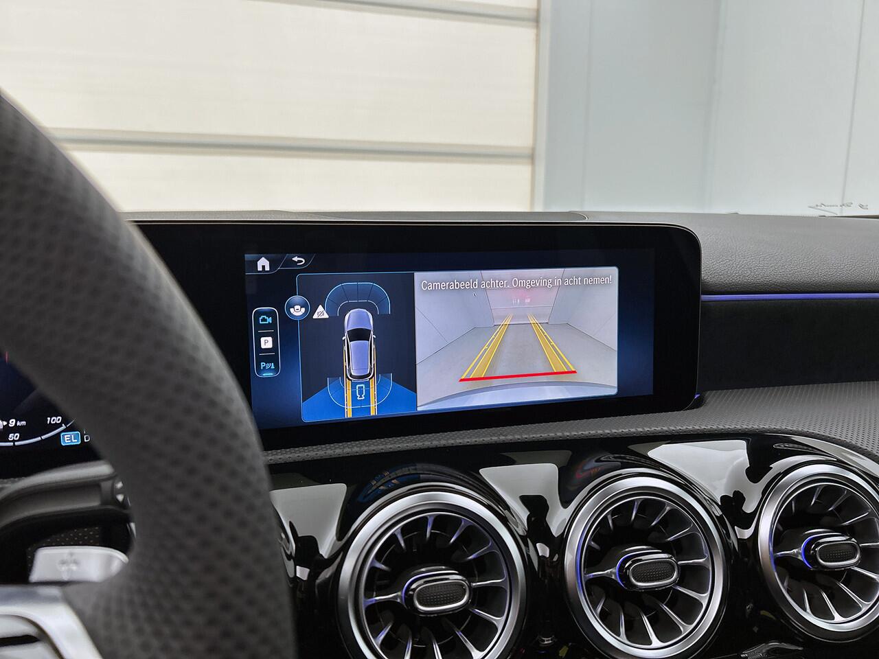 Mercedes-Benz A-KLASSE 250 e Business Solution AMG | Nightpakket | Panoramaschuifdak | Multibeam LED | Stoelverwarming voor | Smartphone integratie | KEYLESS GO | Extra USB-poorten |