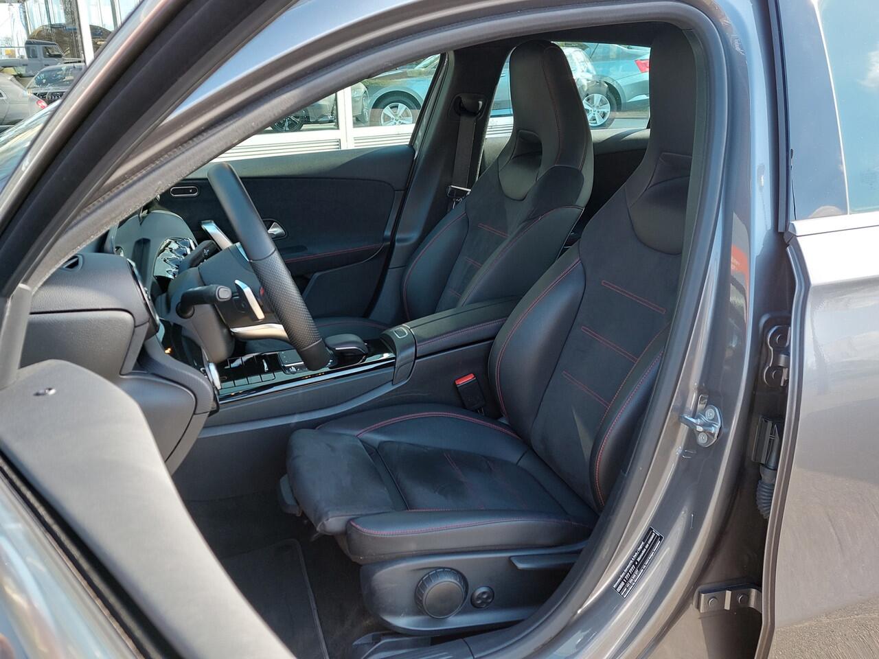 Mercedes-Benz A-KLASSE 180 136pk Automaat Business Solution AMG | Origineel NL | Navi | Apple Carplay+Android Auto | Clima | Cruise | Led Koplampen | Pdc V+A+Assist+Camera | Stoelverwarming | 18''lm