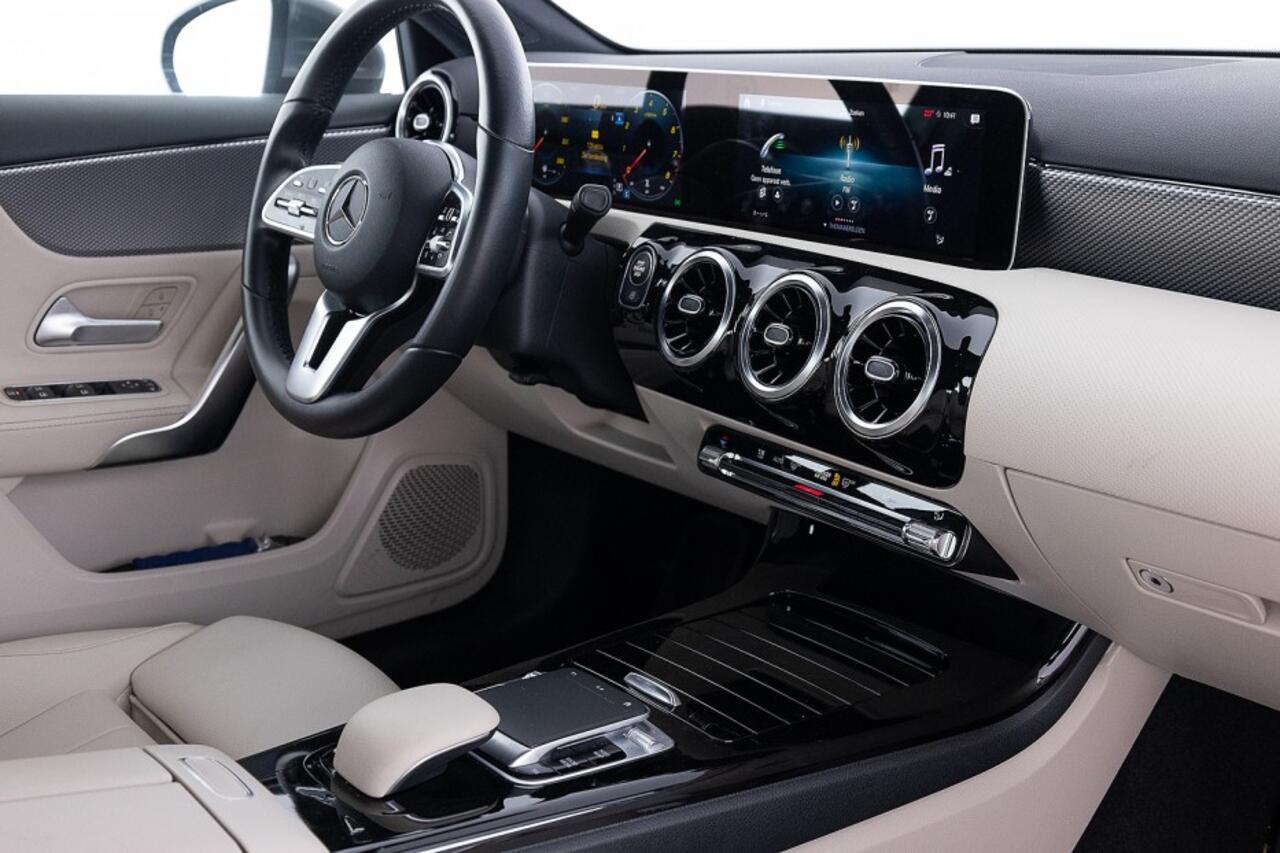 Mercedes-Benz A-KLASSE 200 Business Solution Automaat | LEDER | Full LED | NAVI