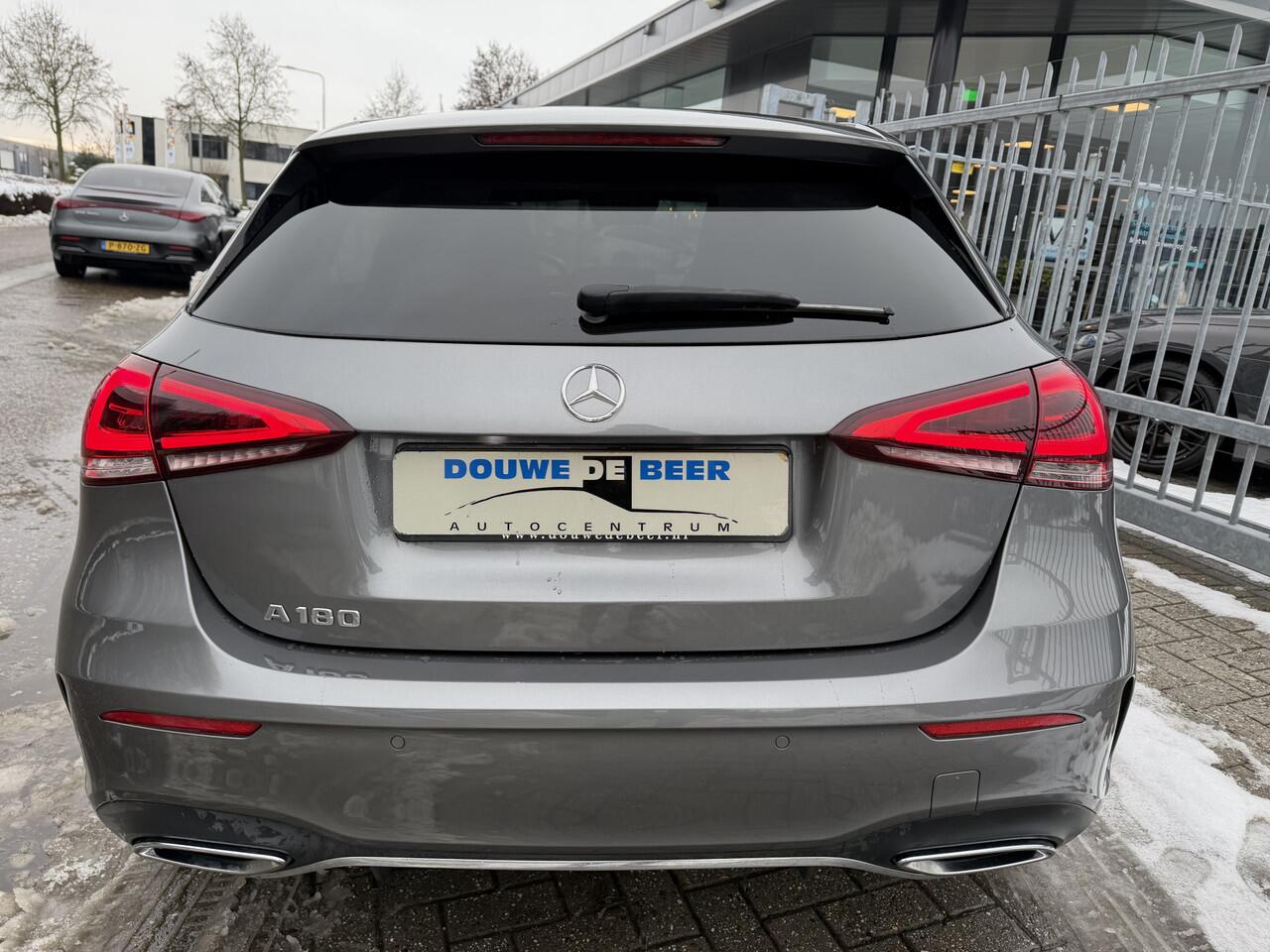 Mercedes-Benz A-KLASSE 180 AMG Pano-Dak | Trekhaak | Memory | Carplay | Camera |