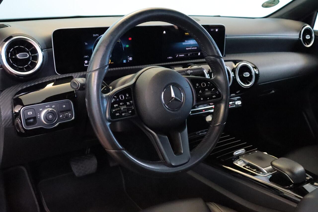 Mercedes-Benz A-KLASSE 180 Business Solution Automaat | NAVI | CLIMA | CAMERA + PDC | CRUISE | LMV |