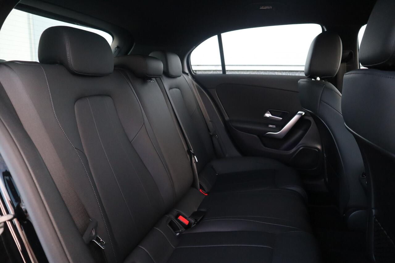 Mercedes-Benz A-KLASSE 250 e Luxury / SOH 93% / 19inch / Sfeer verlichting / Widescreen / Camera / Carplay /