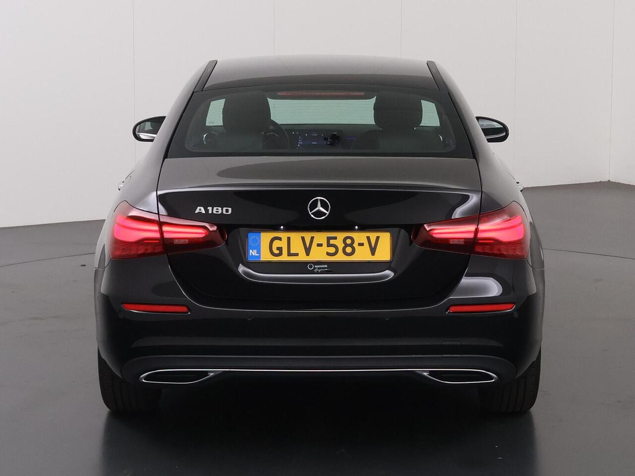 Mercedes-Benz A-KLASSE 180 Star Edition Luxury Line Widescreen | Stoelverwarming | Keyless | High Peformance LED koplampen |