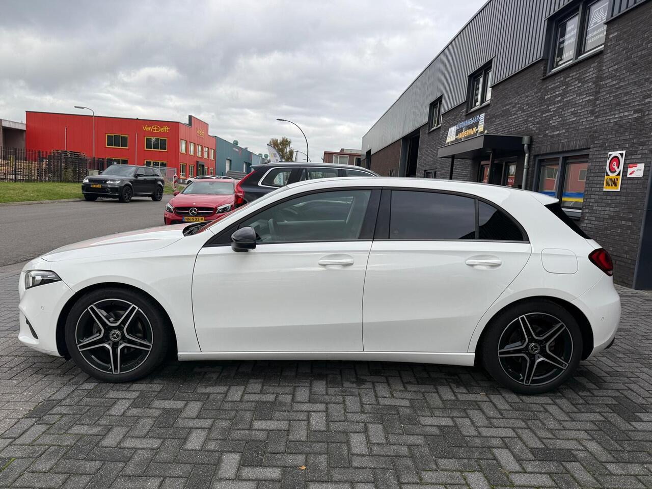 Mercedes-Benz A-KLASSE 180 Premium Plus | 12MND GARANTIE | LED | CARPLAY | NAVI | CRUISE | LMV | LEDER |