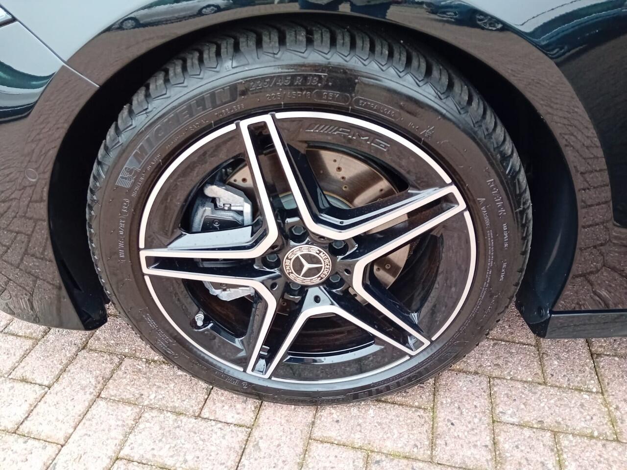 Mercedes-Benz A-KLASSE 220 4MATIC** AMG Line **Automaat*PANORAMA*Head-up display*Memory*LED*Stoel verwarming*191 PK*Vol Opties ** BOVAG GARANTIE