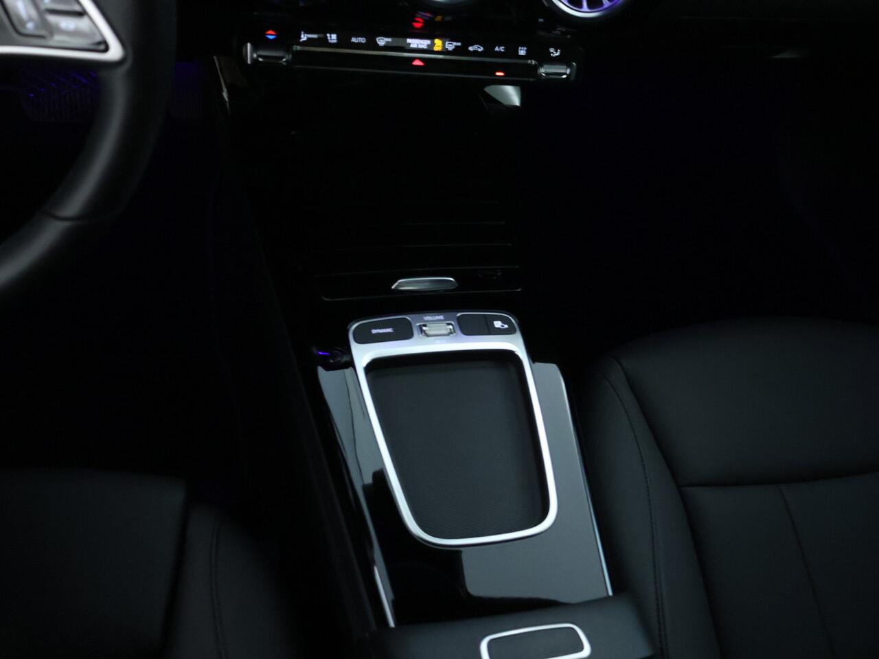 Mercedes-Benz A-KLASSE 250 e Sedan Plug-In Hybride | Progressive Line Advanced Plus | 18 Inch LM velgen | 11 kW Laden | Dodehoek Assist | Stuur en Stoelverwarming | Inclusief 24 maanden MB Certified garantie voor Europa.