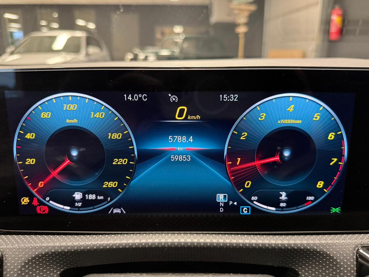 Mercedes-Benz A-KLASSE 200 AMG Line Navi Camera Night Pack 19Inch Led 60.000dkm! Nieuwe Staat!