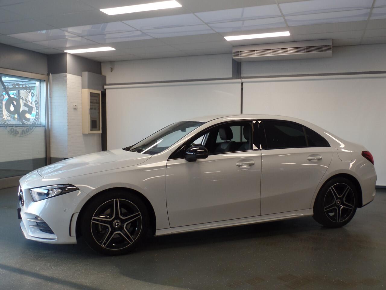 Mercedes-Benz A-KLASSE 180 Business Solution AMG, Automaat, Full options, Amg pakket!!, Navigatie, Achteruitrijcamera, Clima controle, Cruise controle, Stoel verwarming, Sportstoelen Alcantara/ Leder, Lm velgen Amg 18'', 37.000km!!, Nederlandse auto!! Bovag afleverpakket 695,-