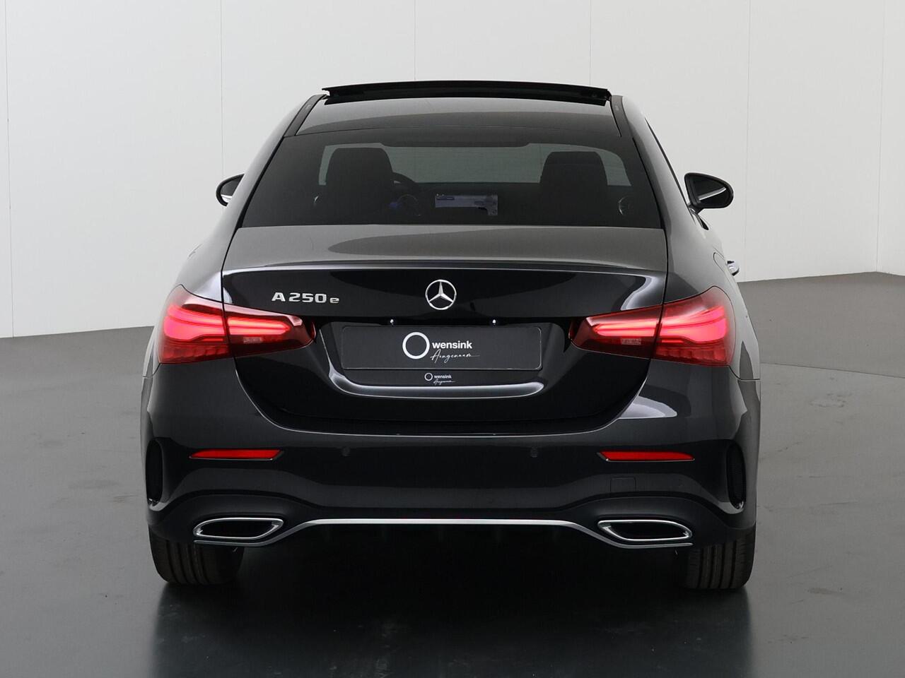 Mercedes-Benz A-KLASSE 250e Business Solution AMG | Panoramadak | Sfeerverlichting | Achteruitrijcamera |