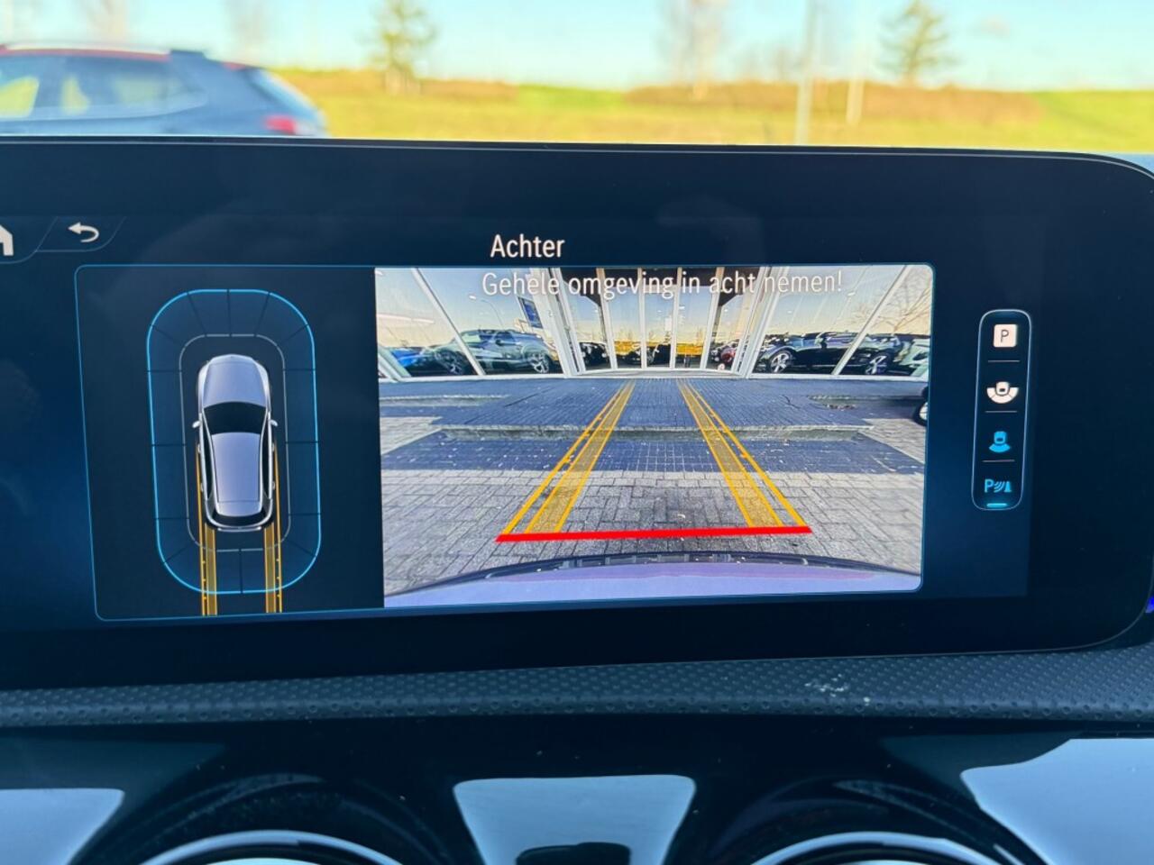 Mercedes-Benz A-KLASSE A180 AMG-PAKKET 150PK AUT. FACELIFT NAVI CAMERA SFEERVERLICHTING AIRCO LMV PDC