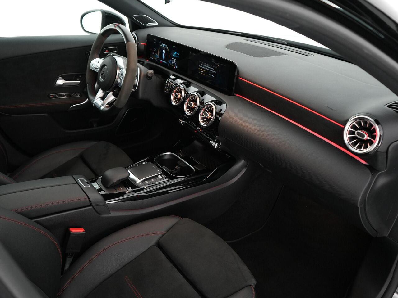 Mercedes-Benz A-KLASSE 45S AMG 420pk 4MATIC+ Premium Plus |Aero pakket|panoramadak|Burmester|memory|Apple Carplay|stoelverwarming|ambient light|draadloos laden|achteruitrijcamera|