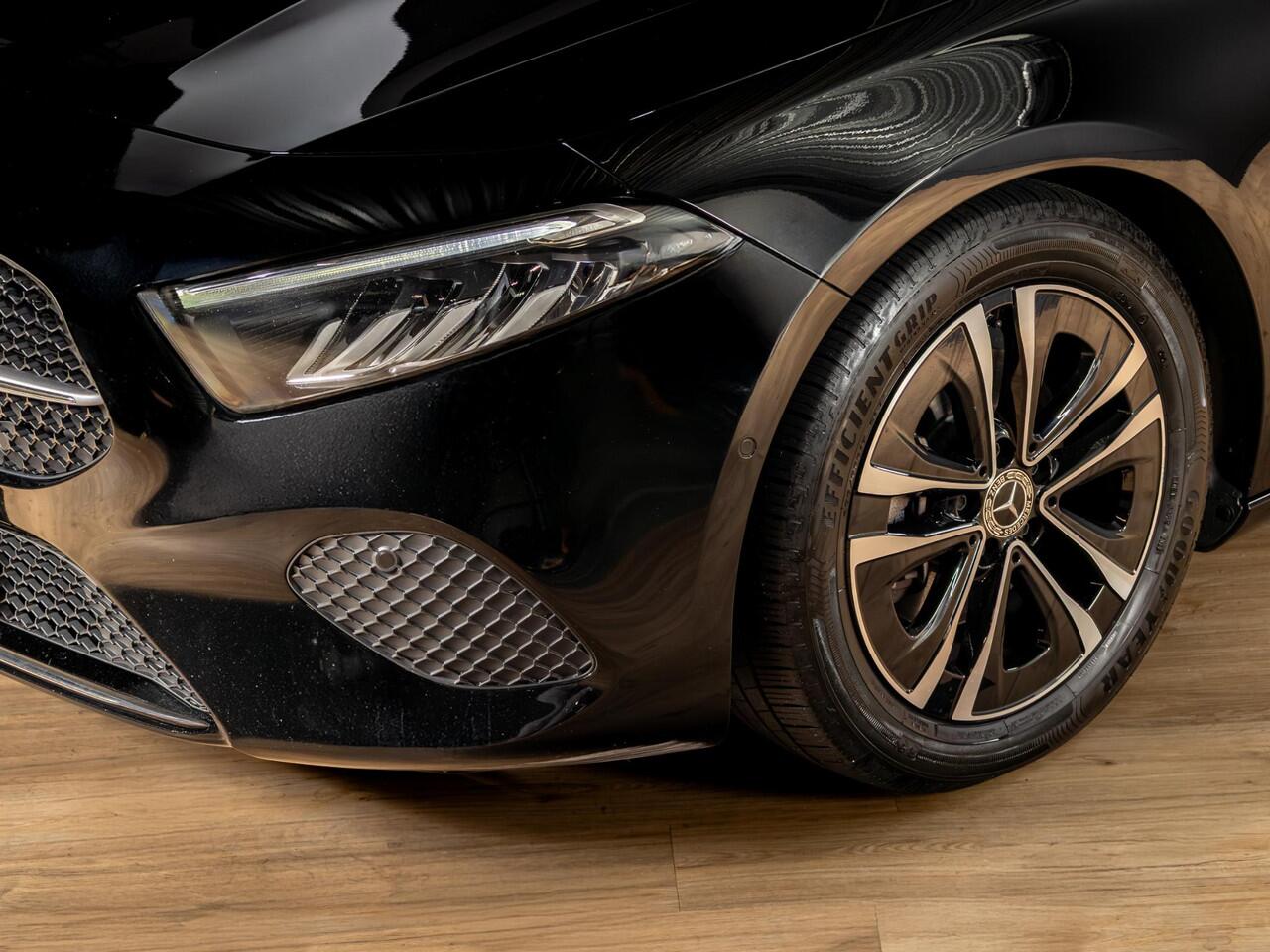 Mercedes-Benz A-KLASSE Hatchback 180 Luxury Line Panorama dak