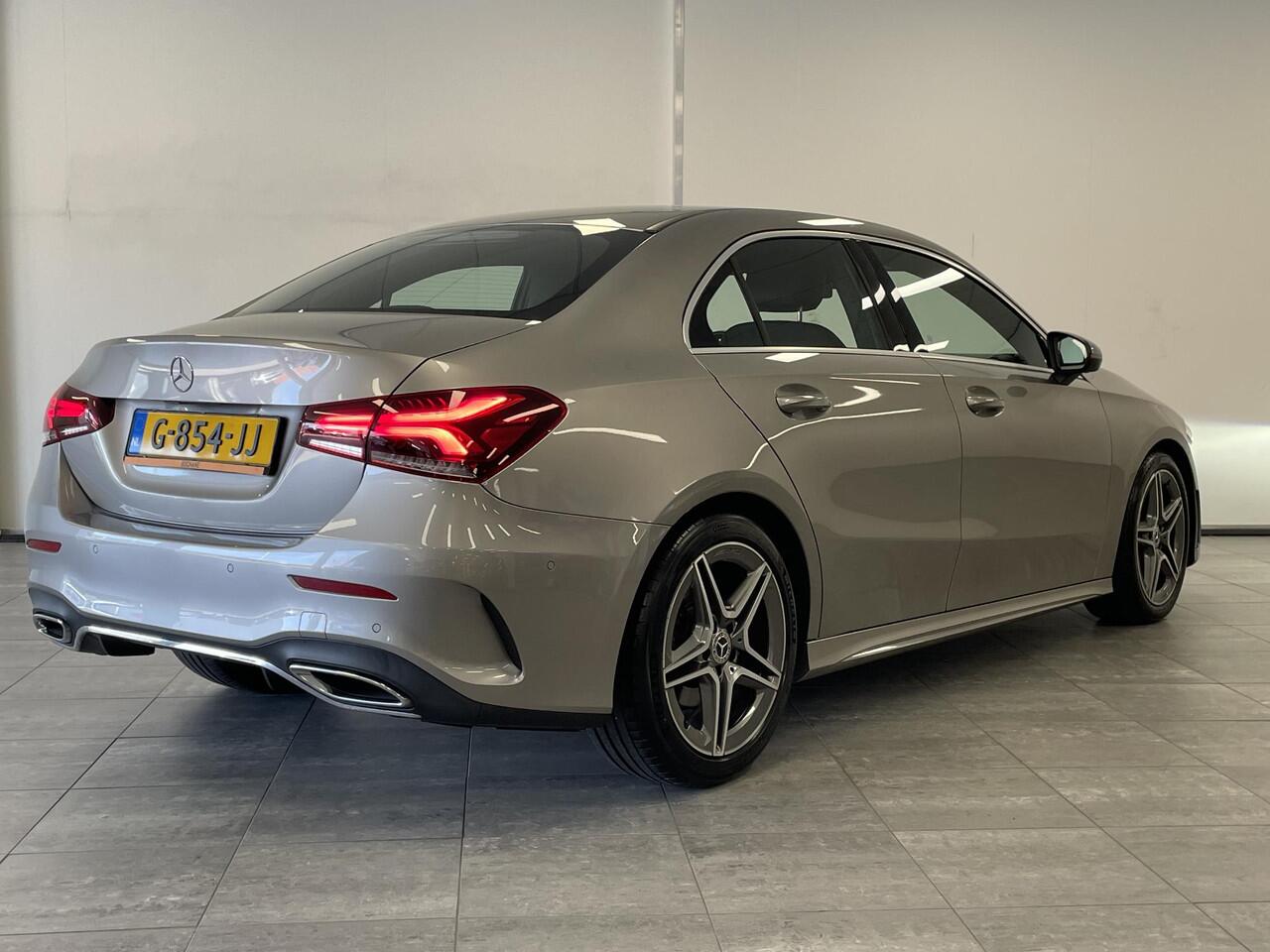 Mercedes-Benz A-KLASSE 200 AMG-Line | TREKHAAK | CAMERA | SFEERVERLICHTING | WIDESCREEN |