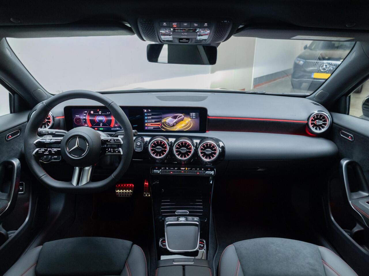 Mercedes-Benz A-KLASSE Hatchback 250 e Business Solution AMG Panorama dak