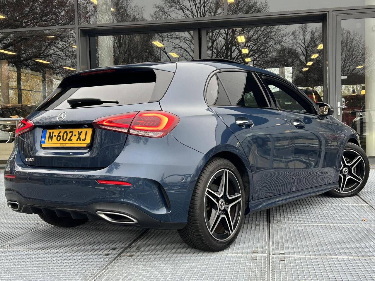 Mercedes-Benz A-KLASSE 180 Business Solution AMG | Panoramadak | Carplay/Android | Sfeerverlichting