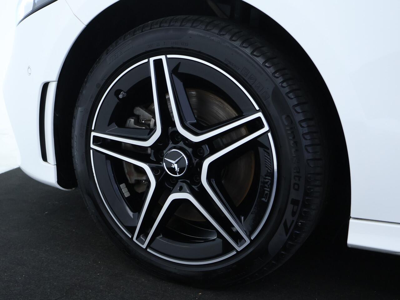 Mercedes-Benz A-KLASSE 250 e AMG Line | Panoramadak | Sfeerverlichting | Cruise Control | Inclusief 24 maanden MB Certified garantie voor Europa.