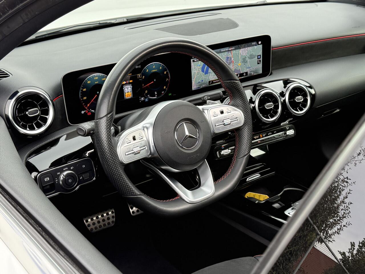 Mercedes-Benz A-KLASSE 200 Business Solution AMG | Pano | Camera | LED | MBUX | 18 inch