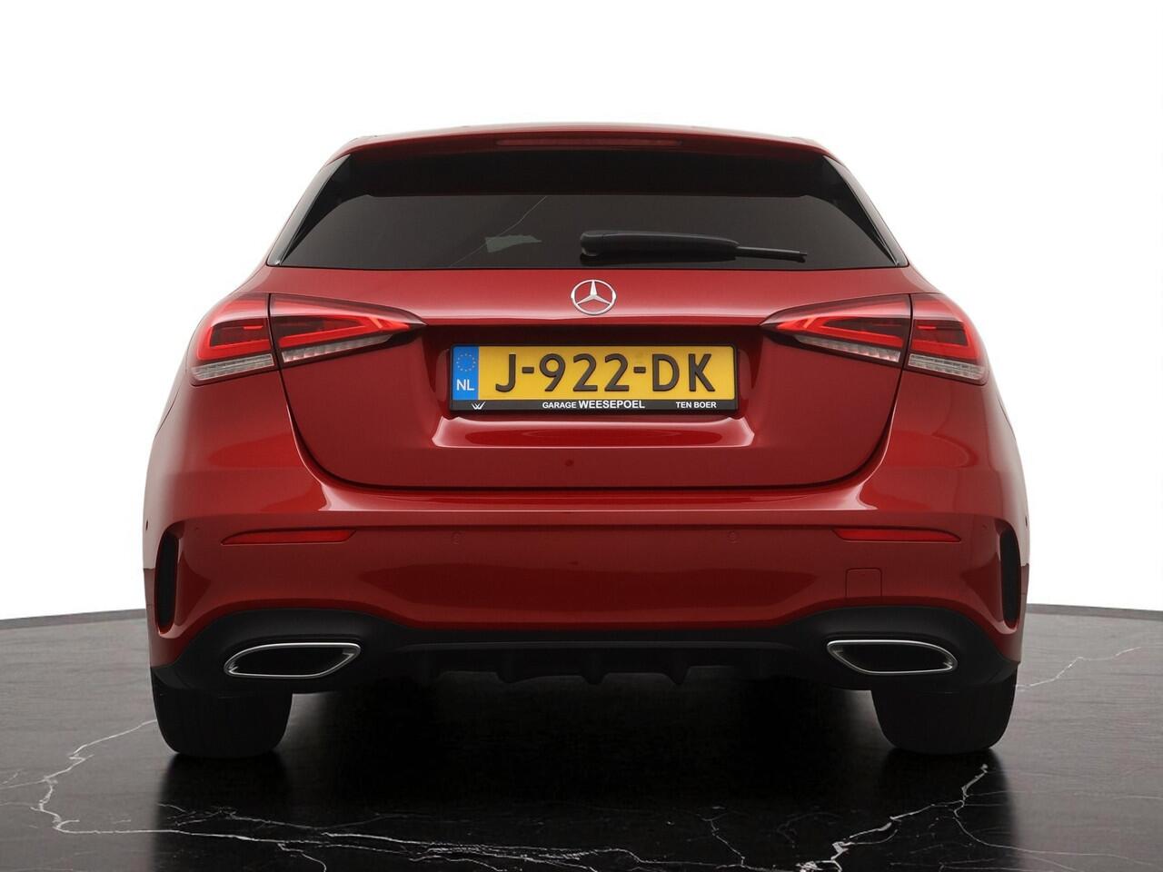 Mercedes-Benz A-KLASSE 160 Business Solution AMG - Navigatie - Camera - 18 inch LM velgen - Sportstoelen - Stoelverwarming - 12 maanden garantie