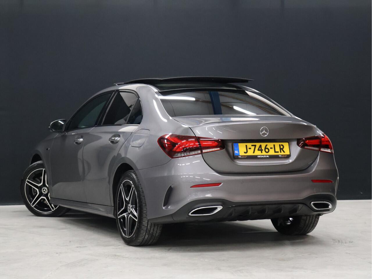 Mercedes-Benz A-KLASSE 250 e AMG Limited *WEEKAANBIEIDNG* [SCHUIFKANTELDAK, SFEERVERLICHTING, CAMERA, PDC V+A, MEMORY SEATS, APPLE CARPLAY, ANDROID AUTO, CRUISE CONTROL, STOELVERWARMING, NIEUWSTAAT]