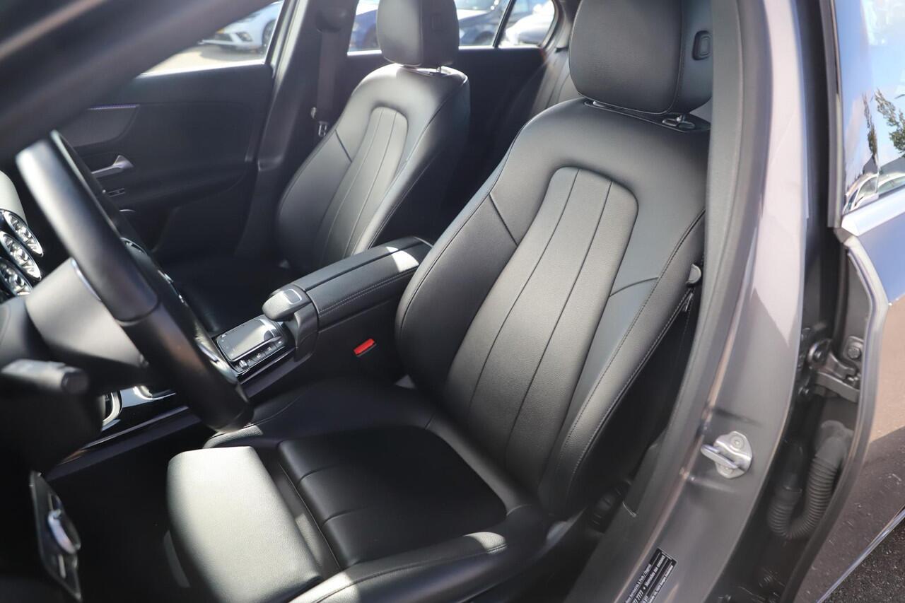 Mercedes-Benz A-KLASSE 160 Business Solution Luxury Lederen Sportstoelen Sfeerverlichting Widescreen 17 inch LMV Navigatie Carplay Achteruitrijcamera Full LED