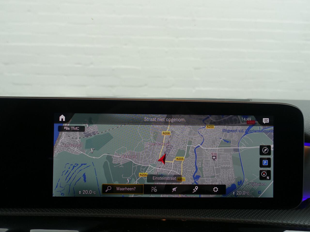 Mercedes-Benz A-KLASSE 180 AMG Night Edition Aut- Xenon Led, Camera, Stoelverwarming, Sfeerverlichting, Sport Alcantara Interieur