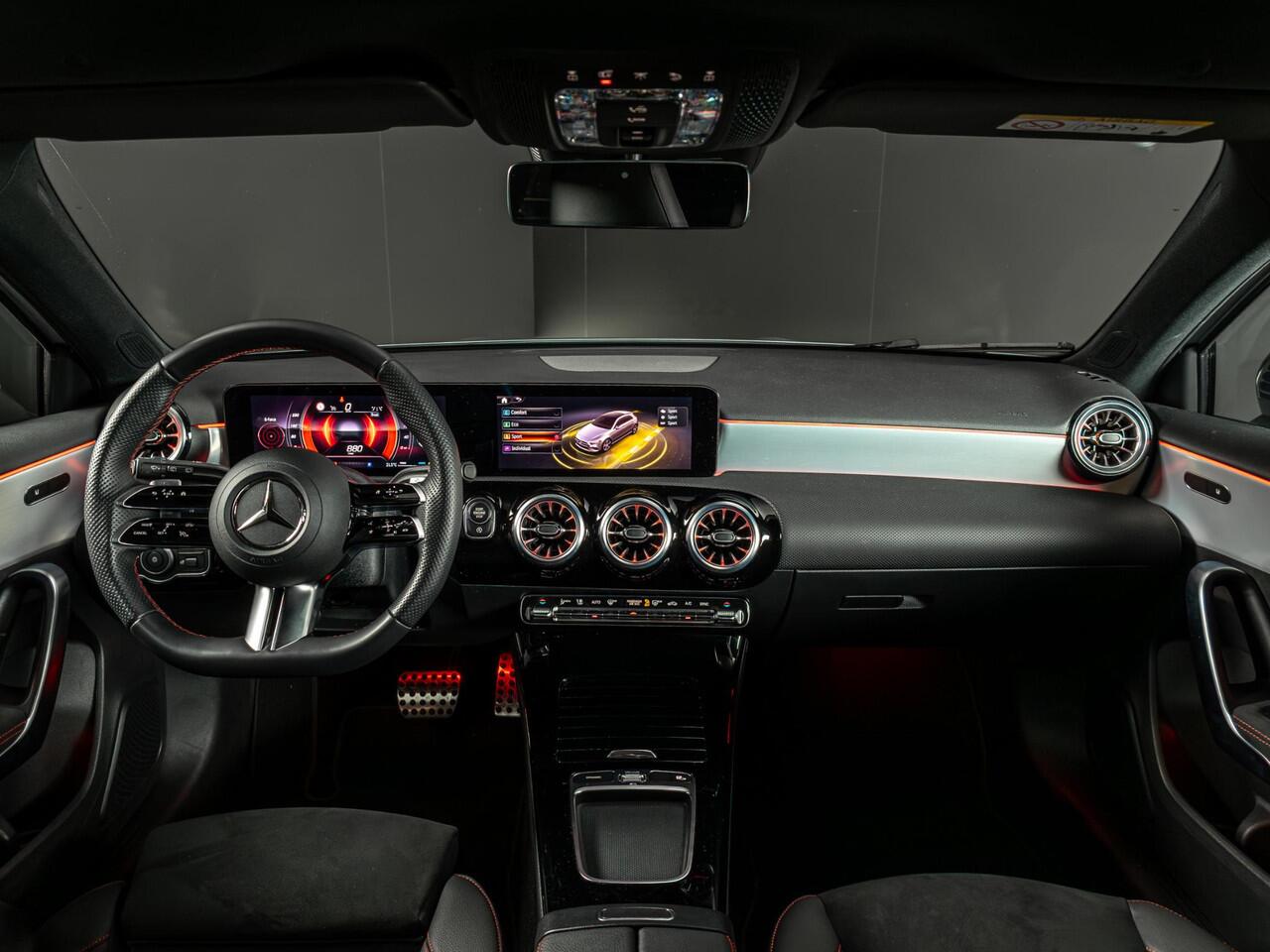 Mercedes-Benz A-KLASSE Hatchback 180 Star Edition Panorama dak