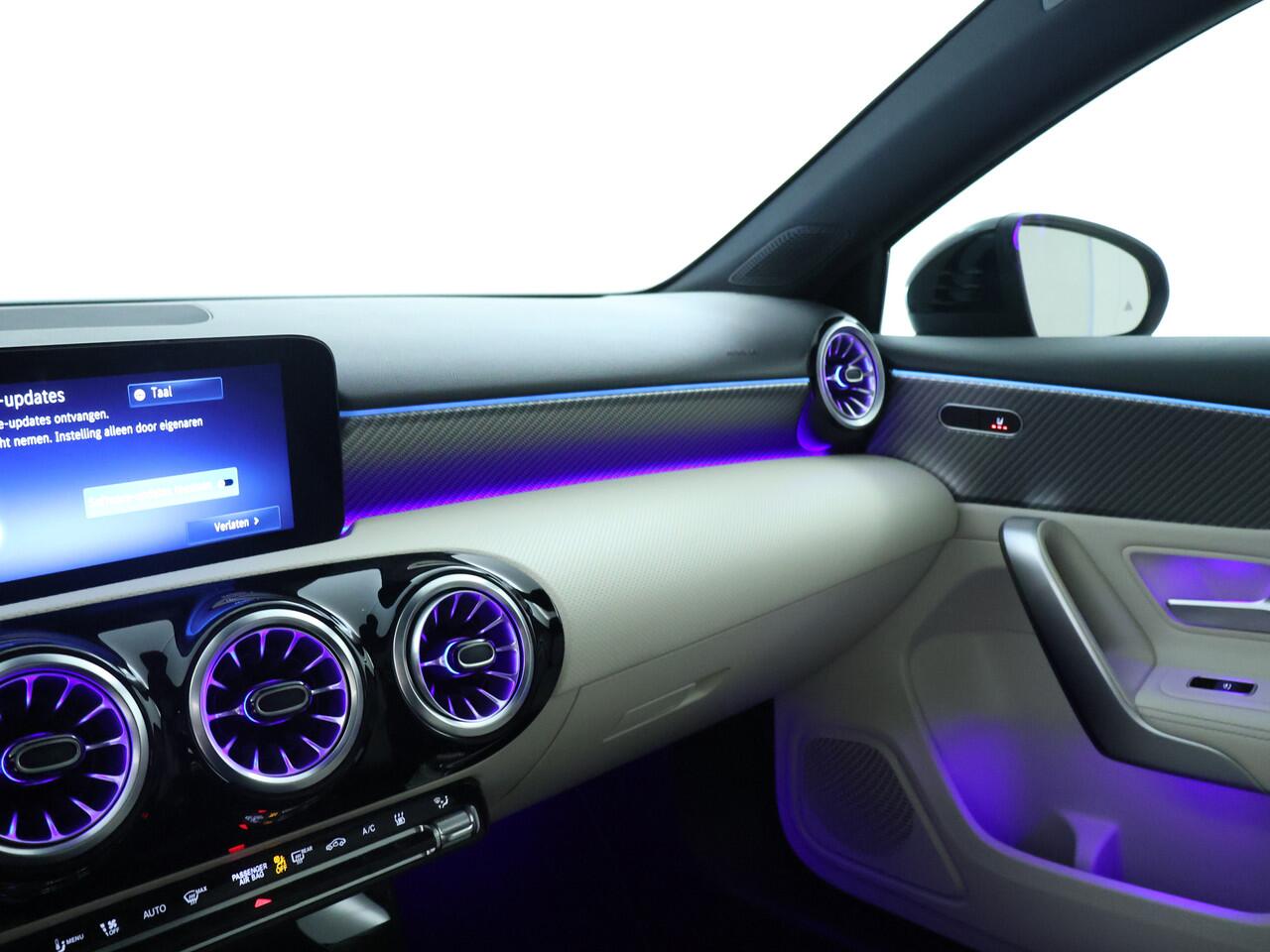 Mercedes-Benz A-KLASSE 250 e Plug-In Hybride | Progressive Line Advanced Plus | Night Pakket | Trekhaak | Dodehoek Assist | 360°-Camera | Panorama Schuif-Kanteldak | Inclusief 24 maanden MB Certified garantie voor Europa.