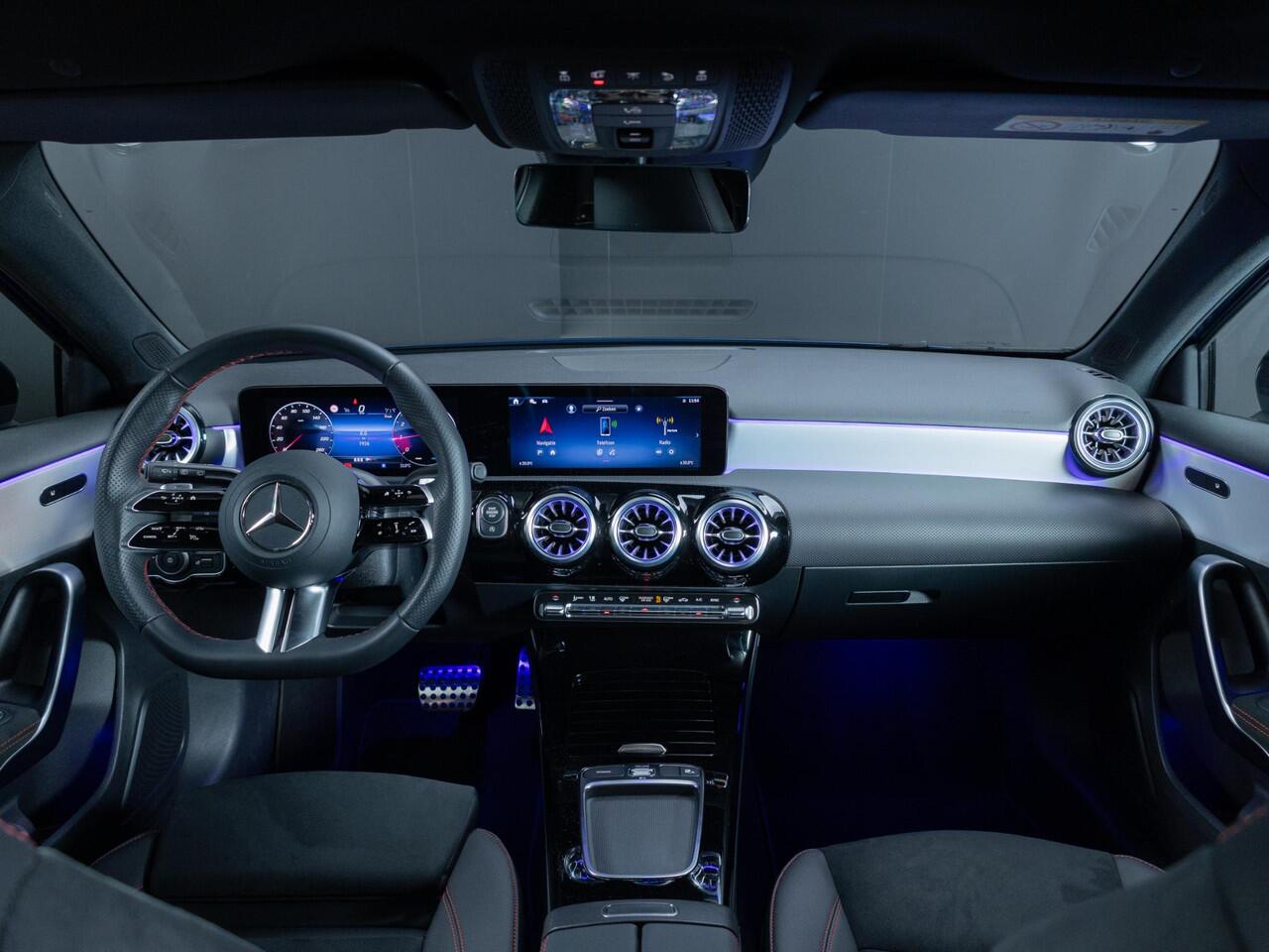 Mercedes-Benz A-KLASSE Hatchback 180 Star Edition AMG Line Panorama dak