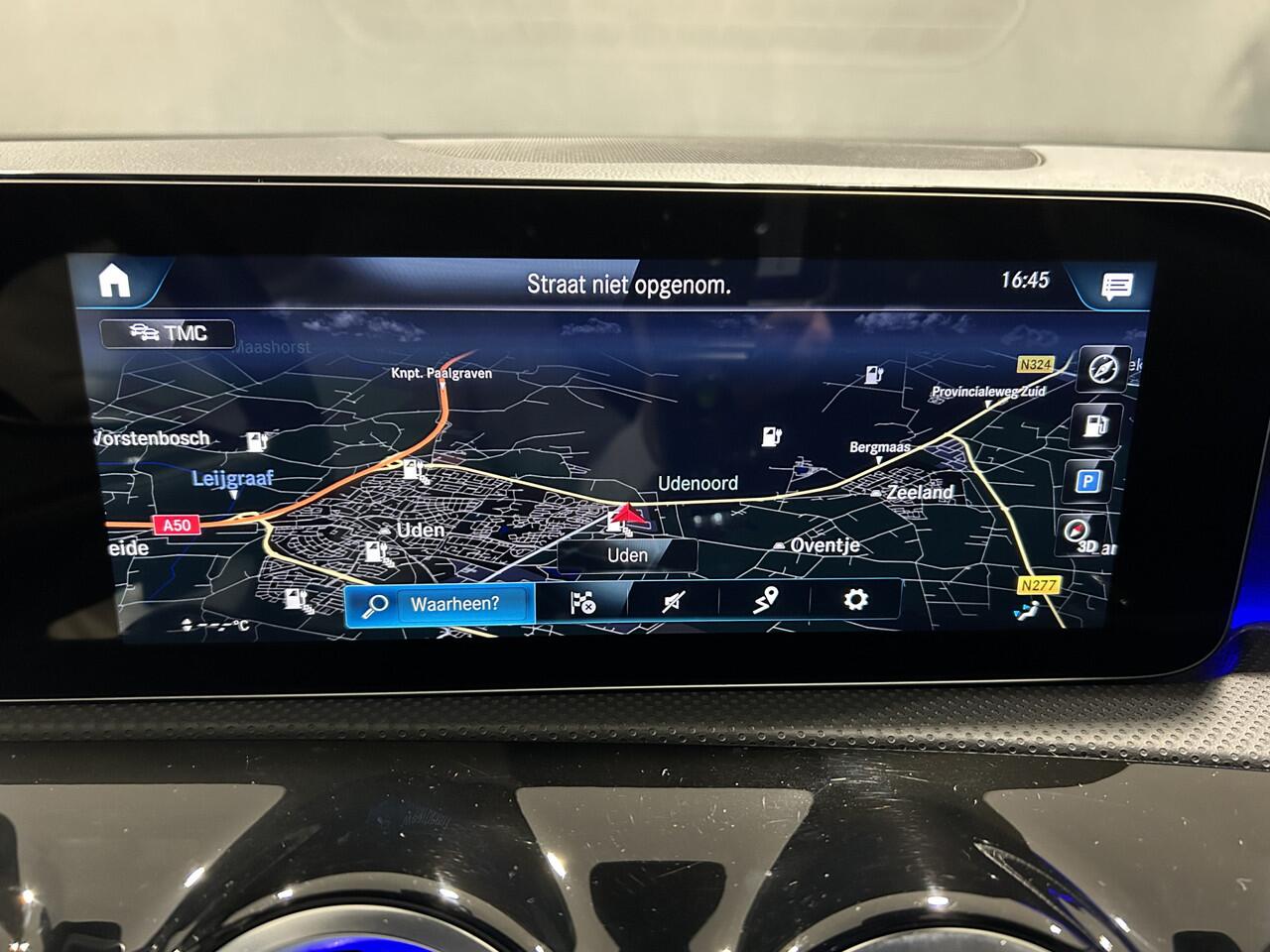 Mercedes-Benz A-KLASSE 250e AMG // Panoramadak // Memory // MultiBeam LED // 19" AMG // Sfeerverlichting // Nightpakket