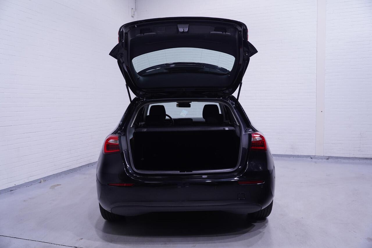 Mercedes-Benz A-KLASSE 180d Design Navi Camera Stoelverwarming PDC v+a