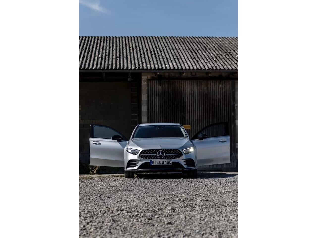 Mercedes-Benz A-KLASSE 250e AMG ** LED, MBUX+, 19-inch LMV, ADAPT. CRUISE, NIGHT PAKKET ** 1e EIG - UNFALLFREI - JUNGE STERNE ** ** INFORMEER OOK NAAR ONZE AANTREKKELIJKE FINANCIAL-LEASE TARIEVEN **